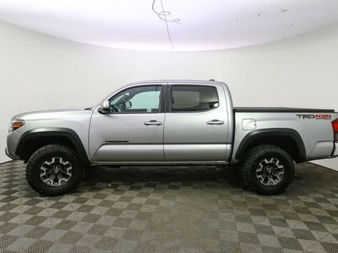 Used 2019 Toyota Tacoma TRD Off-Road AWD/4WD image 6