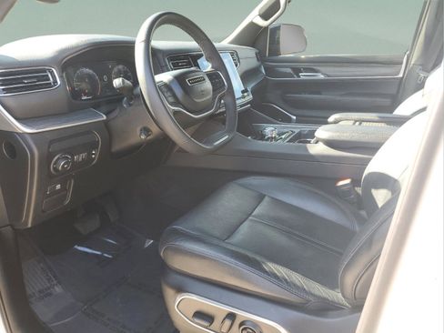 Used 2024 Jeep Wagoneer Series II w/ Flexible Seating Group RWD image 15