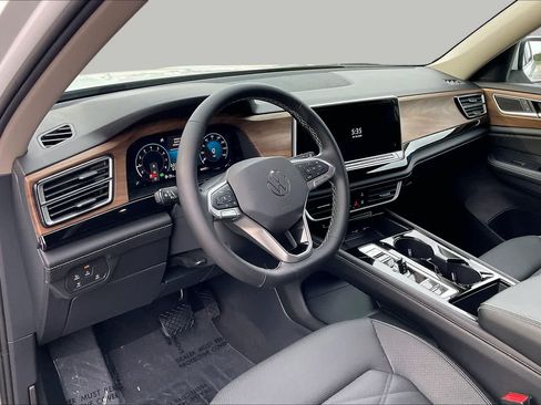 Used 2024 Volkswagen Atlas SE FWD image 17
