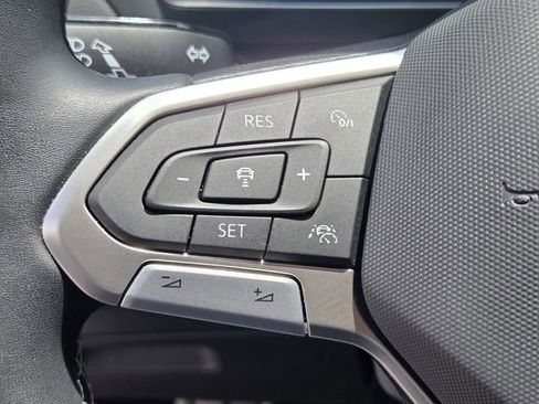 Certified 2023 Volkswagen Tiguan SE R-Line image 27