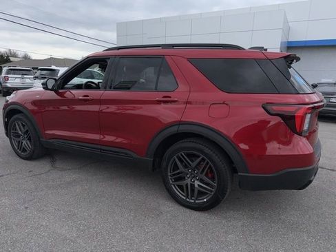 Used 2025 Ford Explorer ST-Line w/ ST-Line Street Pack image 17