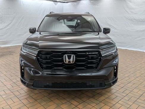 Used 2025 Honda Pilot Black Edition image 2