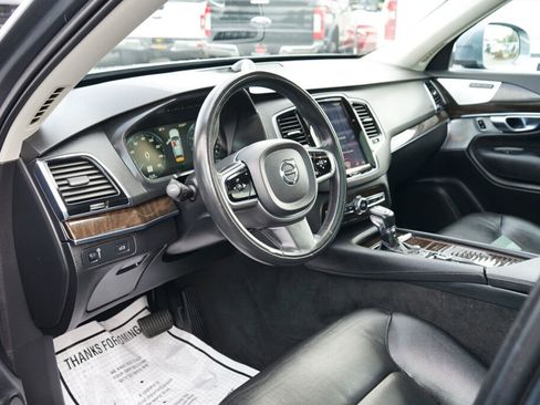 Used 2018 Volvo XC90 T6 Momentum w/ Convenience Package image 13