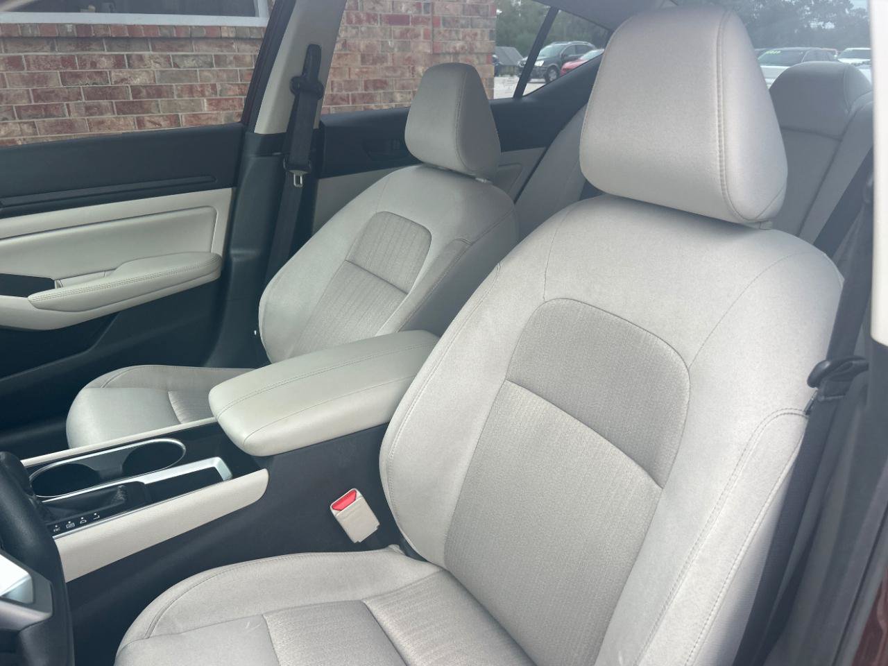 Used 2024 Nissan Altima 2.5 SV FWD image 19