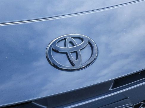 Used 2025 Toyota Camry SE image 17