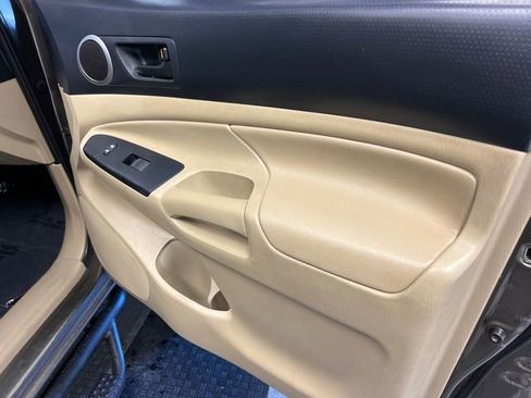 Used 2013 Toyota Tacoma PreRunner w/ SR5 Pkg image 11