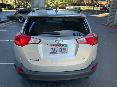 Used 2013 Toyota RAV4 XLE FWD image 5