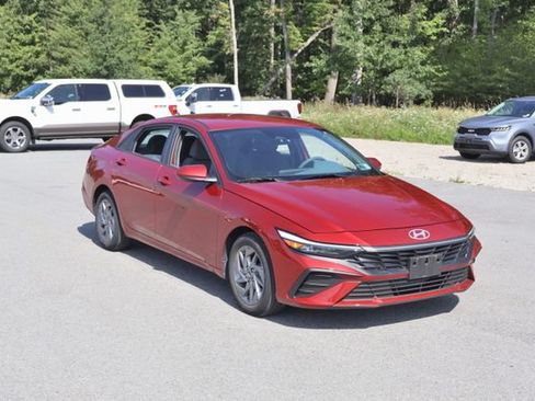 Used 2024 Hyundai Elantra SEL FWD image 8