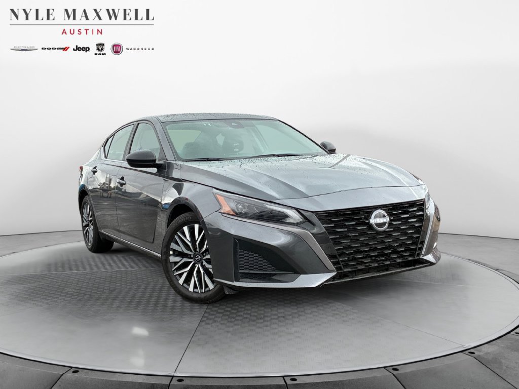Used 2026 Nissan Altima 2.5 SV FWD image 2