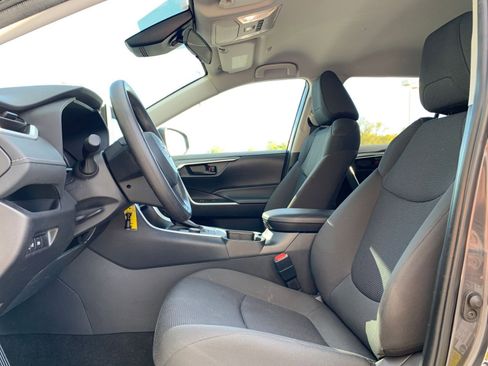 Used 2025 Toyota RAV4 LE image 25