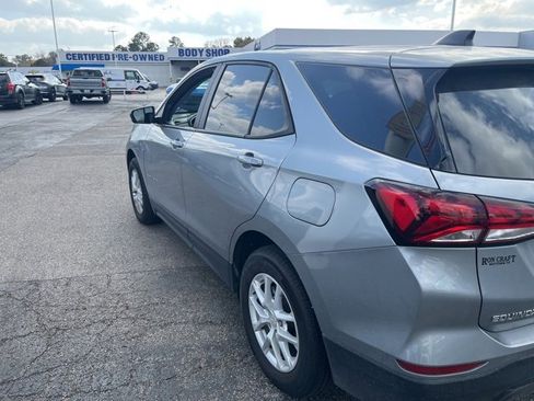 Used 2024 Chevrolet Equinox LS w/ LS Convenience Package image 3