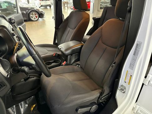 Used 2015 Jeep Wrangler Unlimited Sport w/ Quick Order Package 24S AWD/4WD image 19