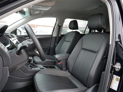 Certified 2023 Volkswagen Tiguan SE image 13
