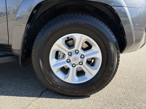 Used 2022 Toyota 4Runner SR5 Premium w/ Moonroof Package image 25