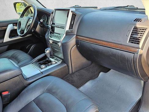 Used 2020 Toyota Land Cruiser image 24