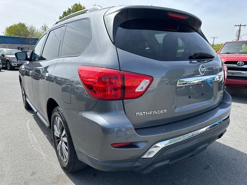 Used 2019 Nissan Pathfinder SV image 3