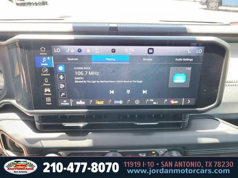 Used 2025 Jeep Wrangler Unlimited Sahara AWD/4WD image 19