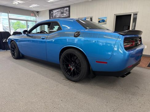Used 2016 Dodge Challenger SRT Hellcat RWD image 7
