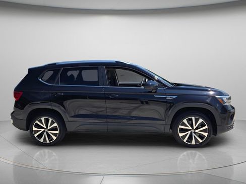 Certified 2024 Volkswagen Taos SE FWD image 4