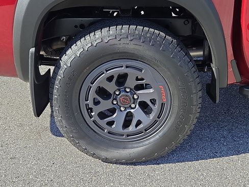 Used 2025 Nissan Frontier PRO-4X image 7