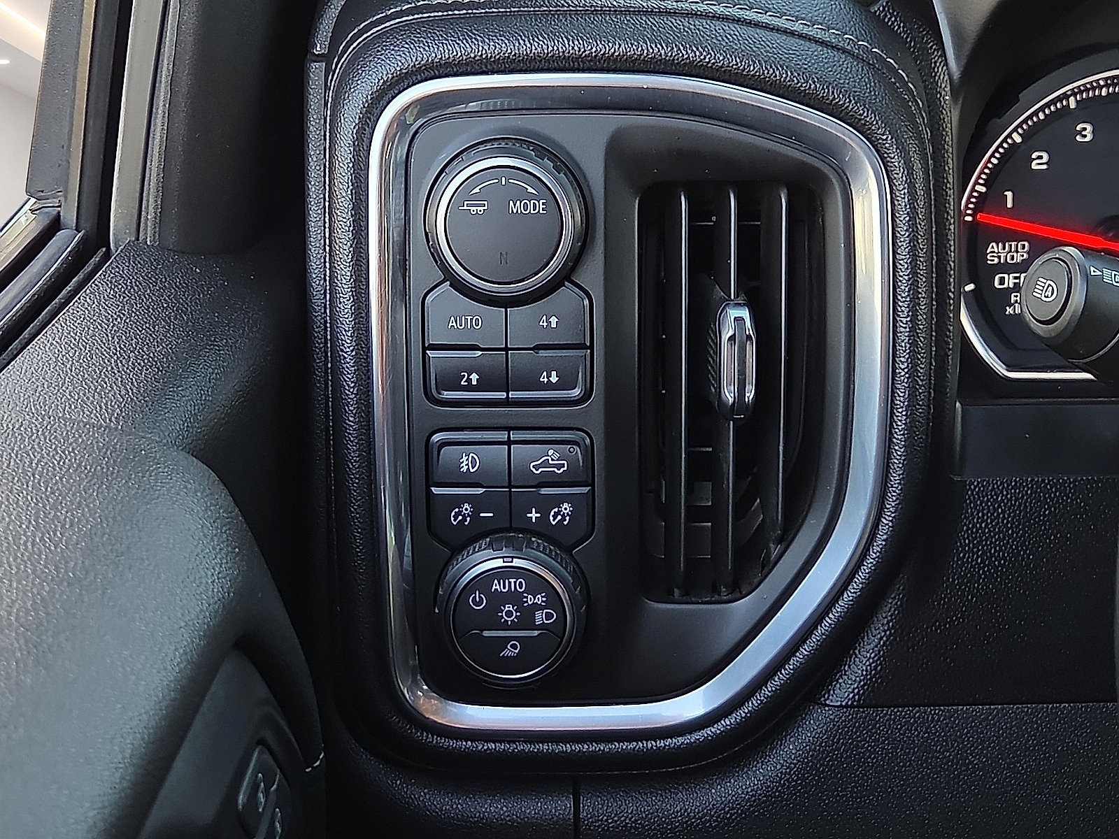 Used 2020 Chevrolet Silverado 1500 LTZ w/ LTZ Premium Package AWD/4WD image 20