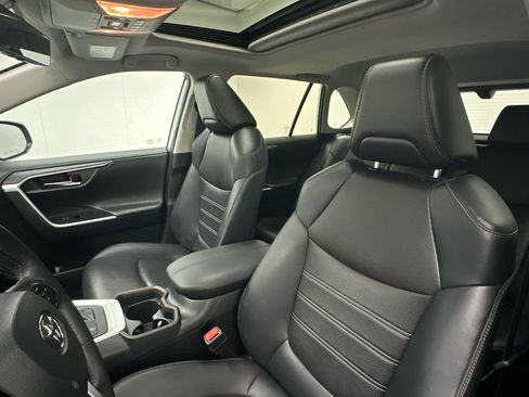 Used 2020 Toyota RAV4 Limited w/ Limited Grade Weather Package AWD/4WD image 9