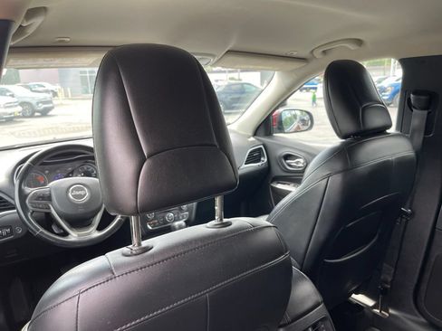Used 2019 Jeep Cherokee Limited AWD/4WD image 13