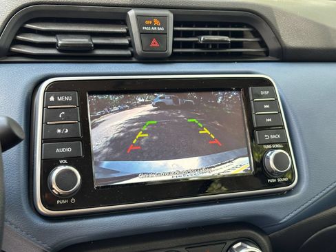 Used 2025 Nissan Versa SV FWD image 18