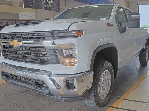 Used 2024 Chevrolet Silverado 2500 LT AWD/4WD image 1