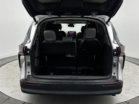 Used 2023 Toyota Sienna XLE image 32