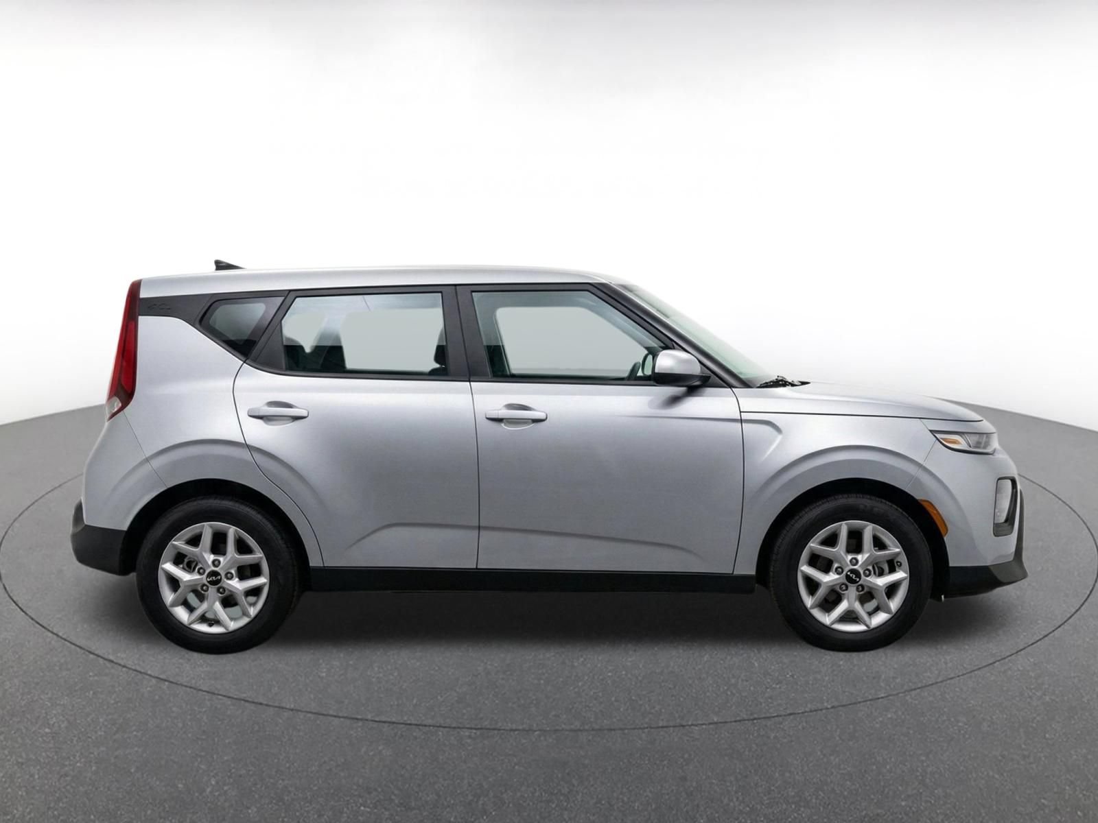 Used 2025 Kia Soul LX w/ LX Technology Package FWD image 9