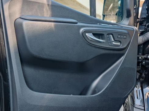 Used 2025 Mercedes-Benz Sprinter 2500 image 25