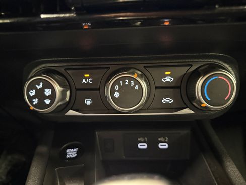 Used 2025 Nissan Kicks SV w/ Charging Package FWD image 18