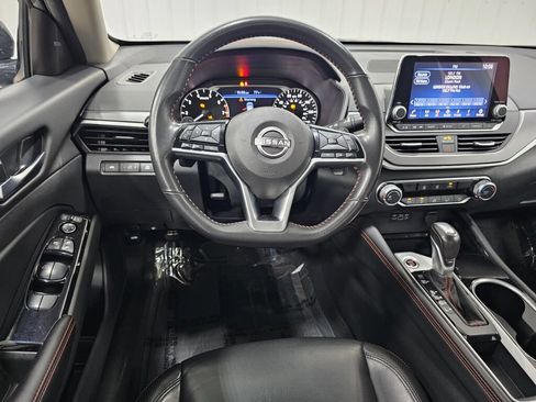 Used 2024 Nissan Altima 2.5 SR FWD image 14