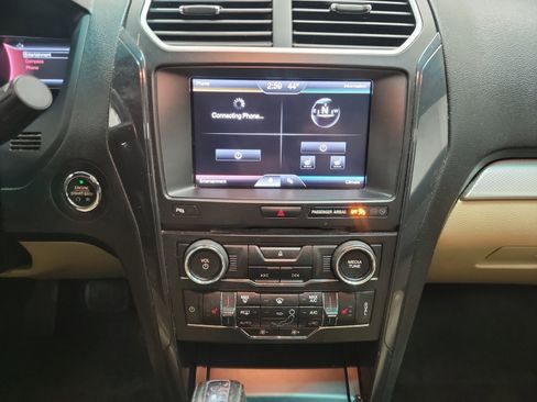 Used 2016 Ford Explorer XLT w/ Equipment Group 202A image 21