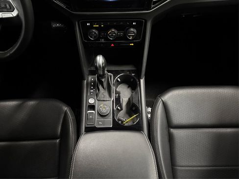 Used 2022 Volkswagen Atlas Cross Sport SE image 22