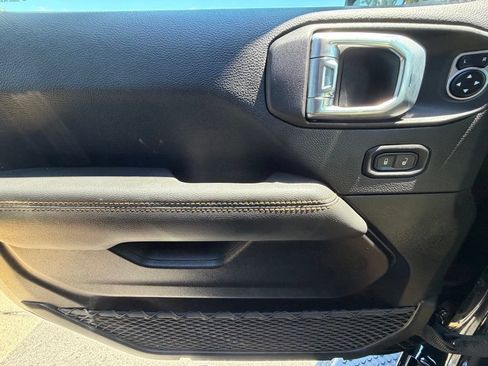 Used 2021 Jeep Wrangler Unlimited Sahara AWD/4WD image 30