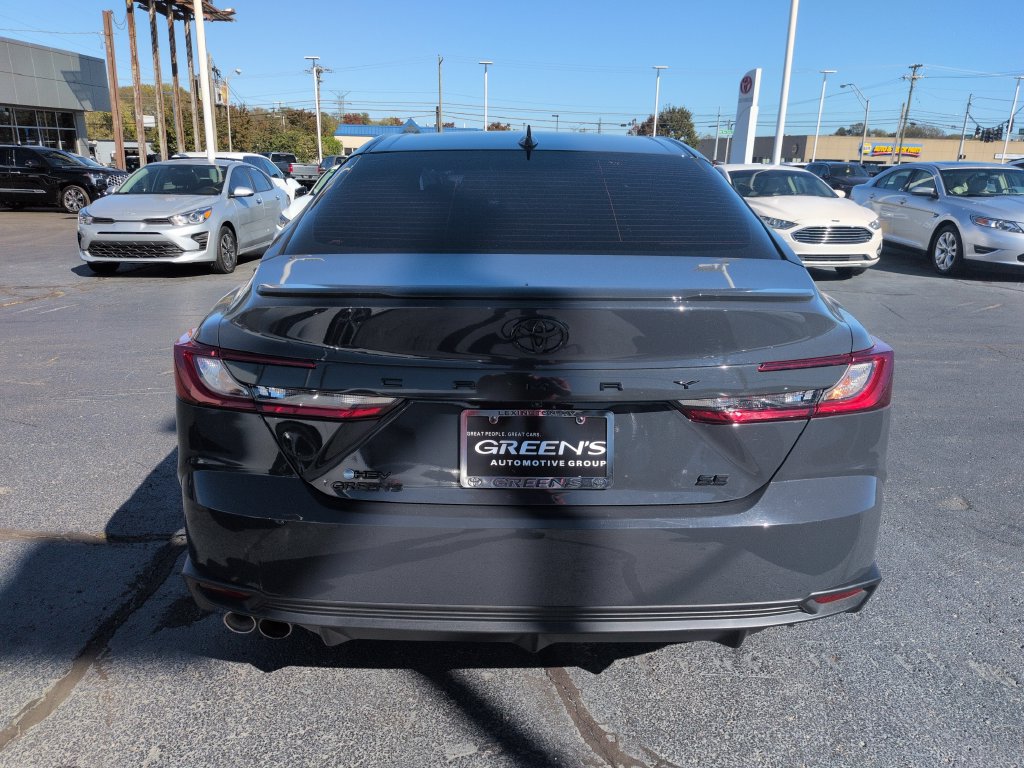 Used 2025 Toyota Camry SE FWD image 4