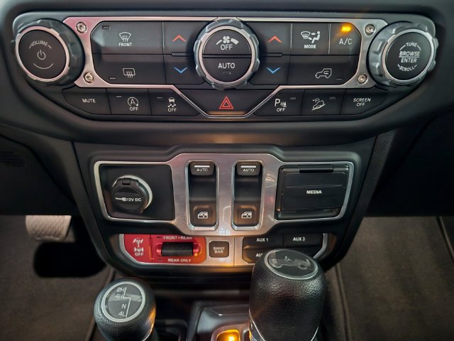 Used 2018 Jeep Wrangler Rubicon AWD/4WD image 25
