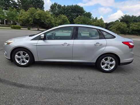 Used 2014 Ford Focus SE FWD image 4