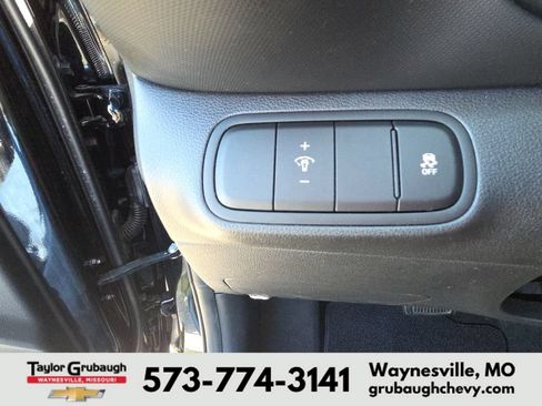 Used 2023 Hyundai Venue SEL FWD image 20