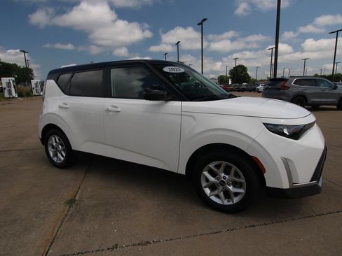 Used 2025 Kia Soul S FWD image 3