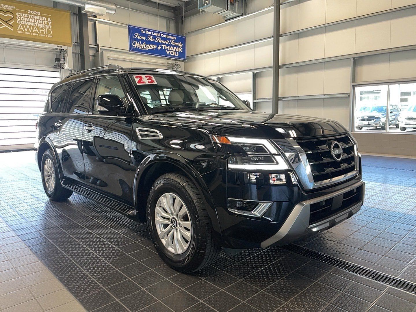 Used 2023 Nissan Armada SV w/ Cargo Package AWD/4WD image 1