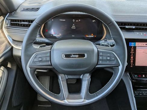 New 2026 Jeep Grand Cherokee Limited AWD/4WD image 16
