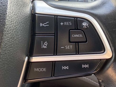 Used 2023 Toyota Highlander LE FWD image 30