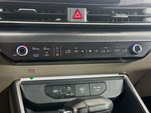 Used 2026 Kia Carnival FWD image 24