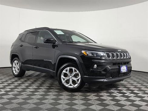 Used 2024 Jeep Compass Latitude AWD/4WD image 1