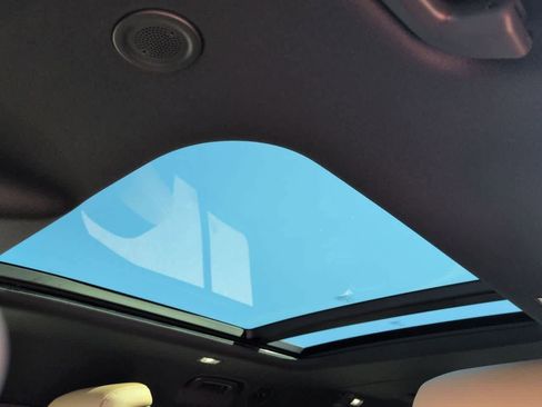 New 2026 Land Rover Defender 130 X-Dynamic SE image 19