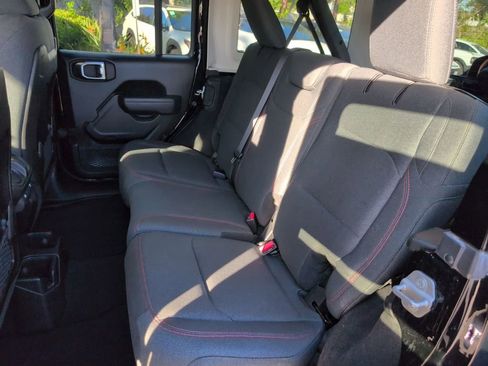 Used 2025 Jeep Wrangler Unlimited Rubicon image 28