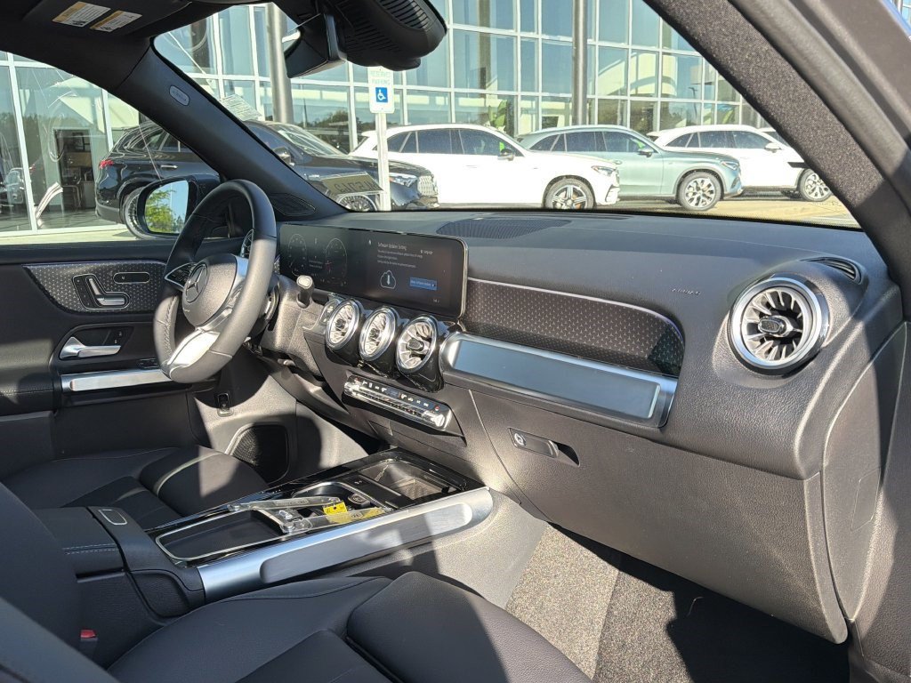 Used 2026 Mercedes-Benz GLB 250 4MATIC image 19